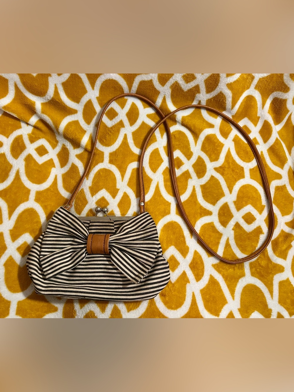 American Eagle Black/White Striped Bow Kiss Lock Small Crossbody Brown Strap
